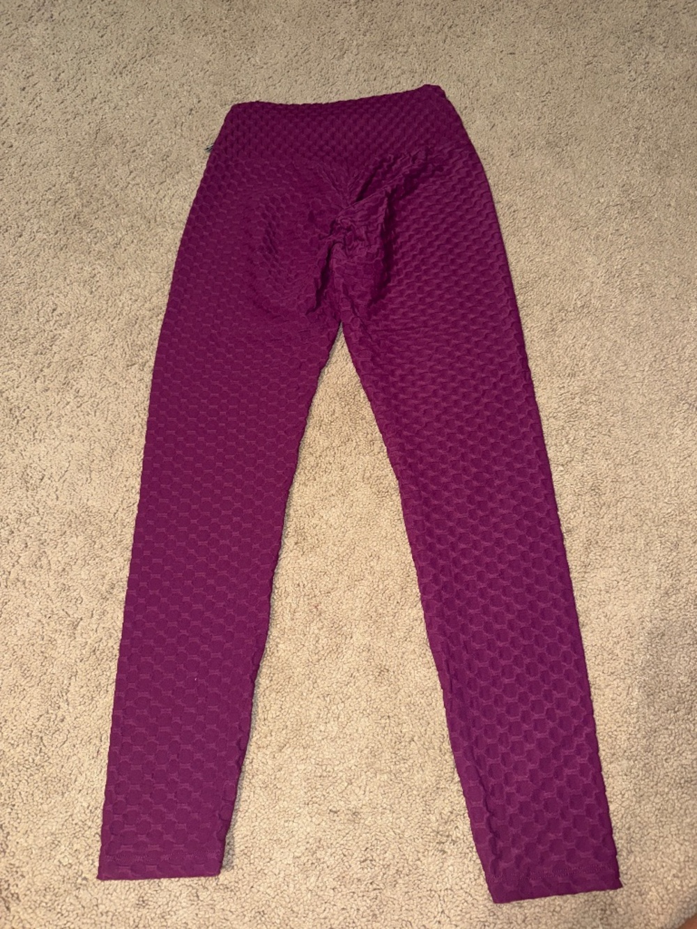 Born Primitive Summit Leggings (Berry) Size Medium Scrunchy Butt